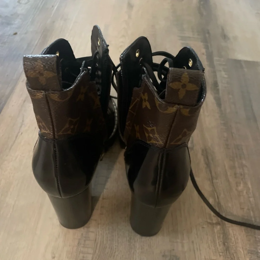 Louis Vuitton boots - Picture 2 of 3